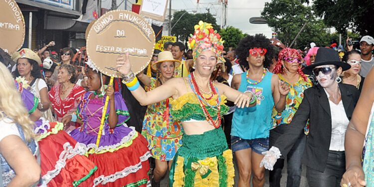 Venda de churrasquinhos no espeto e bebidas em garrafas de vidro estão proibidas no Bando Anunciador