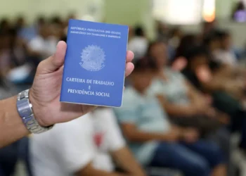 Desemprego cai a 8% no segundo trimestre de 2023, diz IBGE