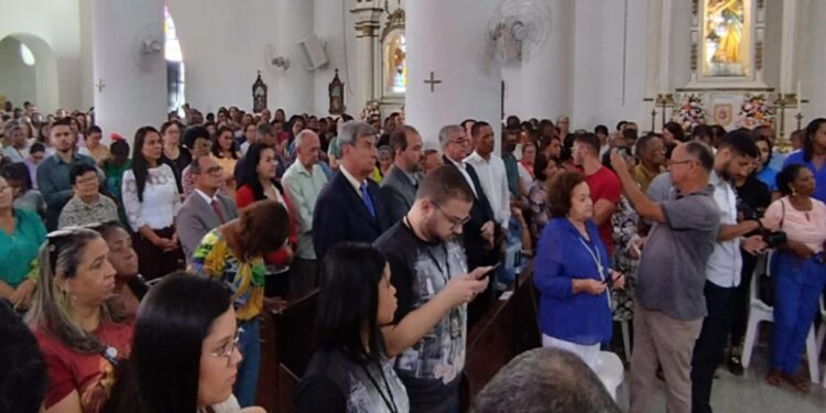 Feirenses celebram Senhora Santana em clima festivo