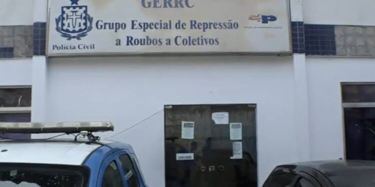 Torcedores do Bahia são presos em flagrante suspeitos de roubar e agredir pessoas com camisas de outro time de futebol