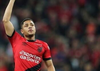 Barcelona anuncia a contratação de Vitor Roque