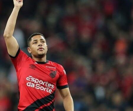 Barcelona anuncia a contratação de Vitor Roque