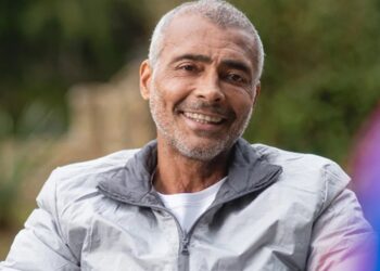 Internado com infecção intestinal, Romário apresenta melhoras