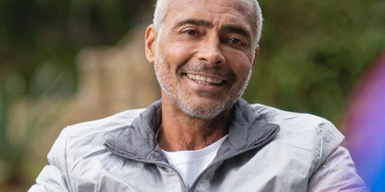 Internado com infecção intestinal, Romário apresenta melhoras