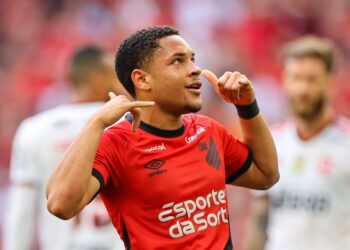 Athletico aumenta preço, bate martelo, e Vitor Roque é do Barcelona