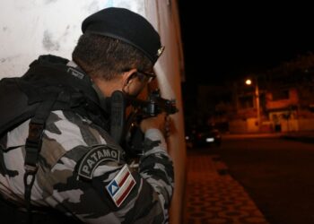 Sete suspeitos de integrar facção criminosa morrem após confronto com a polícia na Região Metropolitana de Salvador