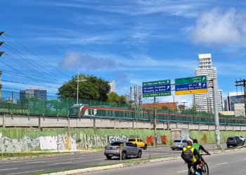 Partes de Salvador e outras nove cidades baianas têm fornecimento de energia retomado após apagão