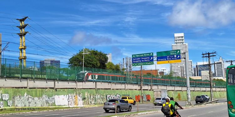 Partes de Salvador e outras nove cidades baianas têm fornecimento de energia retomado após apagão