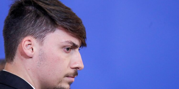 Polícia do DF cumpre mandado de busca e apreensão contra Jair Renan Bolsonaro