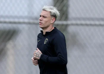 Róger Guedes aceita proposta do Al-Rayyan e não joga mais pelo Corinthians