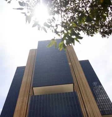 BC corta juros para 13,25% em primeira queda após 3 anos