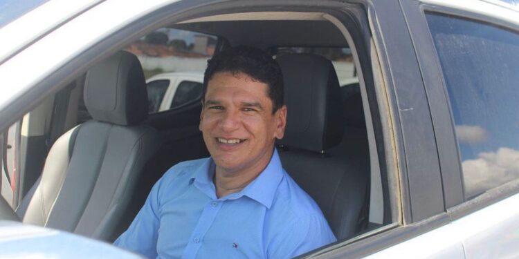 Prefeito de cidade da Bahia é baleado no pescoço enquanto fazia videochamada com noiva