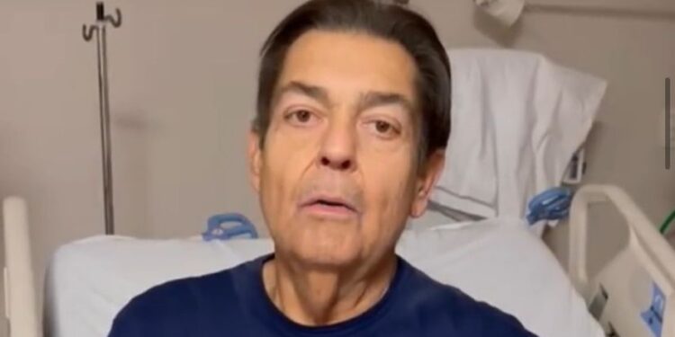 Internado, Faustão tranquiliza fãs: ‘Por sorte, ainda não morri’