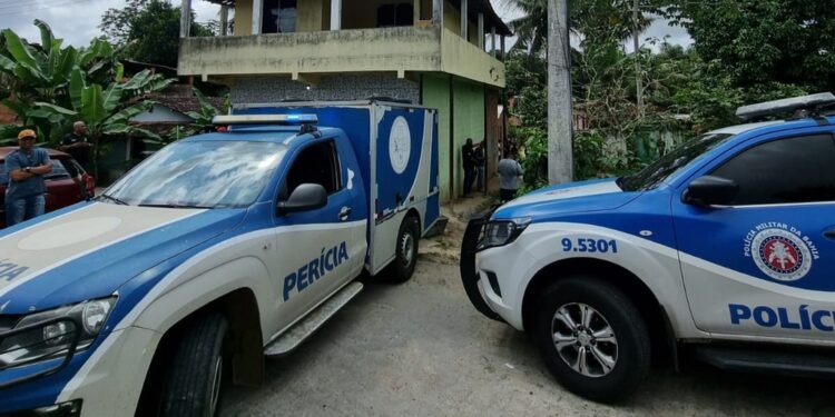 Seis adultos e três crianças são encontrados mortos em casas na Bahia; sete estavam carbonizados