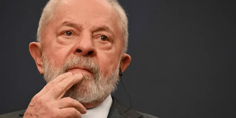 Lula chega a hospital de Brasília para cirurgia no quadril