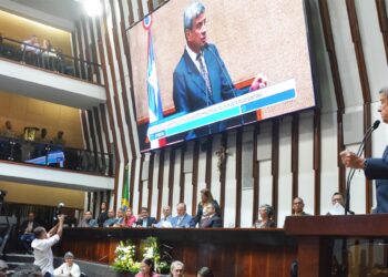 Prefeito defende redução de impostos e divisão mais justa de recursos, em discurso na Assembleia