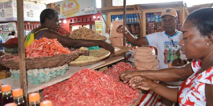 Ingredientes do caruru de Cosme e Damião podem ser encontrados no Centro de Abastecimento