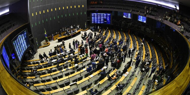 Datafolha: Congresso é reprovado por 33% dos brasileiros, e aprovado por 16%