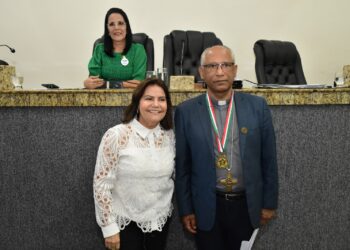 Dom Zanoni recebe a Comenda Maria Quitéria: ‘há um laço estreito que une a Igreja à Câmara’