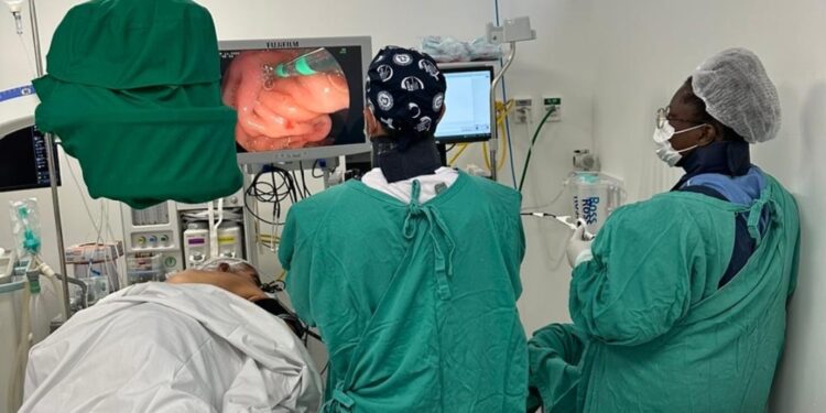 Centro de Hemorragia Digestiva do Hospital Clériston Andrade promove ação de saúde em Feira de Santana com exames de alta complexidade