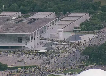 Moraes vota para condenar mais 5 réus dos atos golpistas e propõe penas de 12 a 17 anos de prisão