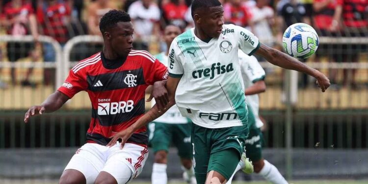 Com polêmica por paradinha, Flamengo vence Palmeiras nos pênaltis e é bicampeão do Brasileirão sub-20