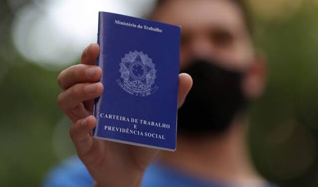 Taxa de desemprego recua a 7,8% no trimestre encerrado em agosto, diz IBGE