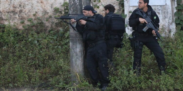 Secretaria de Segurança e PF discutem ações de combate ao crime organizado após operação que deixou 5 mortos em Salvador