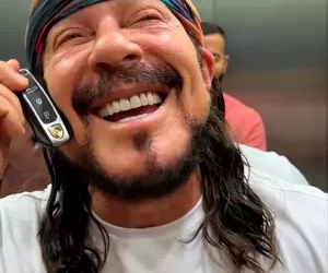 Bancos de R$ 35 mil e 300 km/h: como é o carrão que Bell Marques ganhou