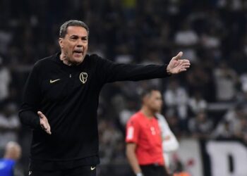 Corinthians anuncia a demissão do técnico Vanderlei Luxemburgo