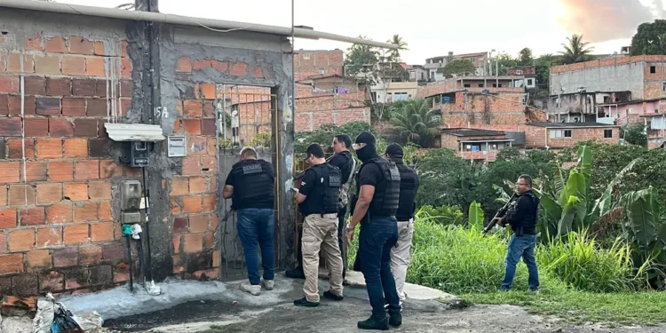 Dois homens morrem em confrontos e 11 são presos em ‘megaoperação’ contra suspeitos de mais de 30 homicídios na Bahia