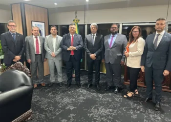 Em meio a onda de violência na BA, governador se reúne com secretário nacional de segurança pública para discutir medidas