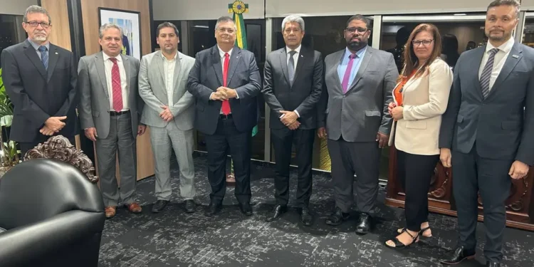 Em meio a onda de violência na BA, governador se reúne com secretário nacional de segurança pública para discutir medidas