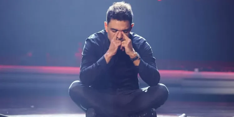 Zezé Di Camargo se emociona e chora ao apresentar projeto solo