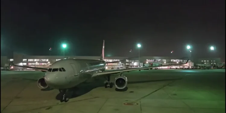 Voo da FAB com mais 219 passageiros resgatados de Israel chega ao Rio de Janeiro