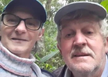 Enterrados com trator e divergências financeiras: o que falta saber sobre assassinato de casal de idosos em SC