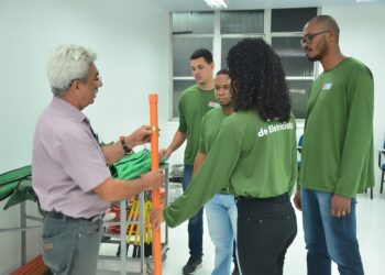 Concessionária de energia oferece vagas gratuitas para Escola de Eletricistas na BA; saiba como participar