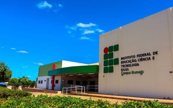 Nove dos 10 colégios públicos baianos com melhores notas no Enem são institutos federais