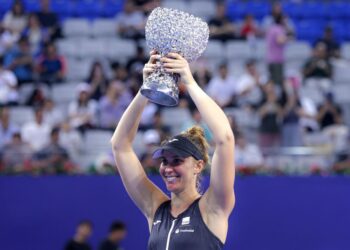 Bia Haddad é campeã do WTA Elite Trophy e alcança maior título da carreira