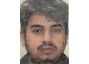 Jovem de 22 anos é encontrado morto dentro de carro em rodovia na BA; corpo tinha marcas de tiros