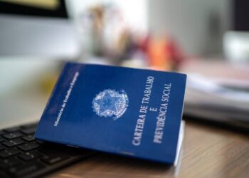 Desemprego cai a 7,7% em setembro, com recorde de trabalhadores ocupados no país, diz IBGE