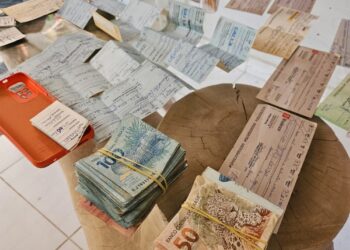 Prefeito de cidade na BA é preso após ser encontrado com armas e drogas durante operação da Polícia Federal