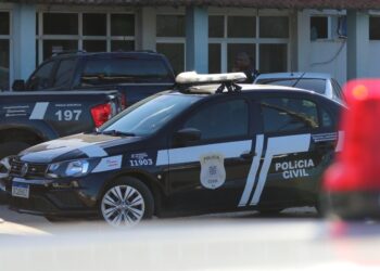 Três pessoas são mortas a tiros após casa onde estavam ser invadida por homens armados no interior da Bahia; suspeito foi preso