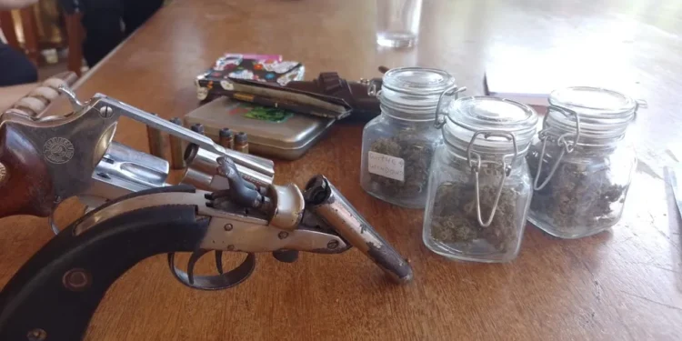 Prefeito de cidade da Bahia preso com armas e drogas durante operação da PF é solto após pagar fiança de R$ 3 mil
