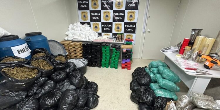 Três pessoas são presas com quase 1 tonelada de drogas na Bahia; parte do material foi encontrado em quarto de hotel de luxo