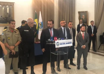 Cláudio Castro classifica ataques a transportes como ‘terroristas’ e diz que fará caça a 3 chefões do crime