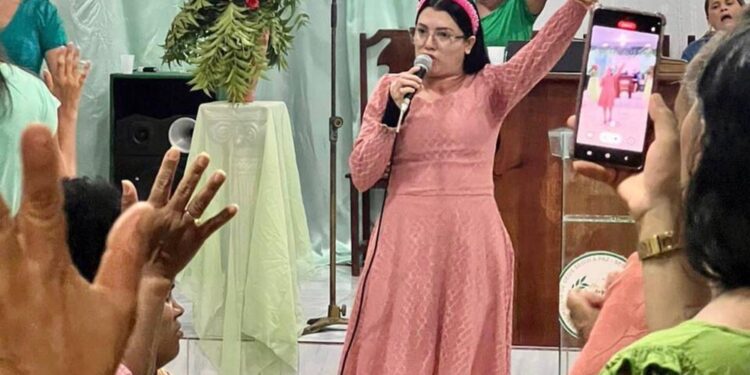 Família procura por cantora gospel com 50 mil seguidores nas redes sociais na BA; pastora desapareceu após encontro de mulheres