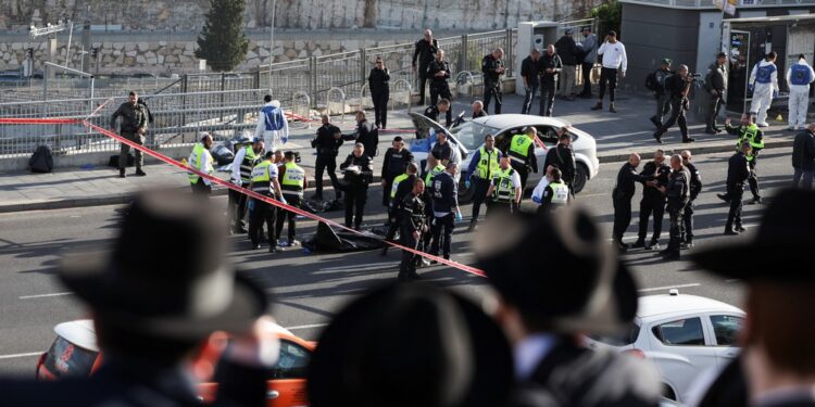 Três pessoas morrem e outras 6 ficam feridas após ataque terrorista em Jerusalém