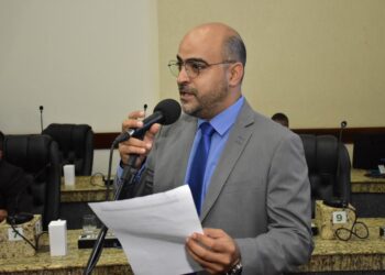 Pedro Américo retorna à Câmara, após período no Governo, como secretário