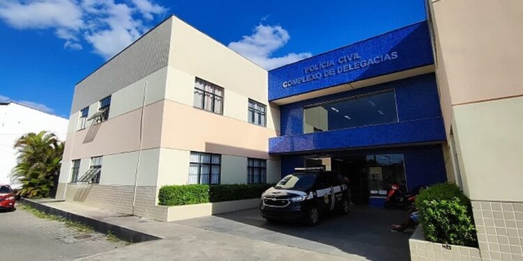 Mulher é presa suspeita de omitir estupro da própria filha na Bahia
